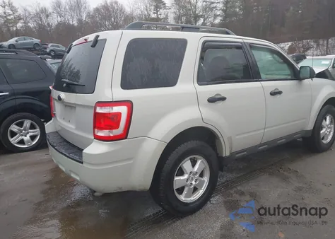 2009 Ford Escape Xlt z USA, uszkodzony, nr VIN 1FMCU03709KD06851